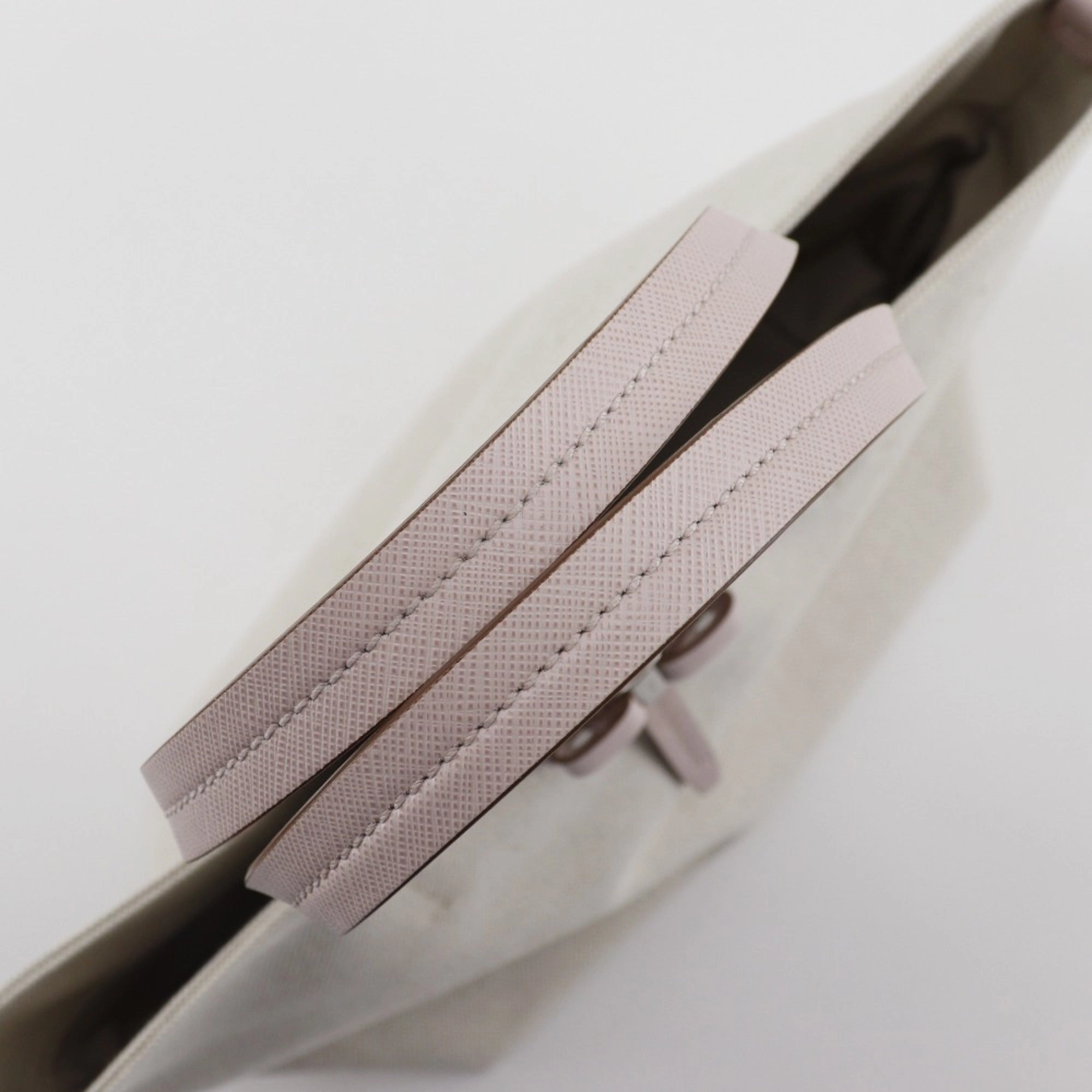 Salvatore Ferragamo  pink Canvas Handbag (Pre-Owned)