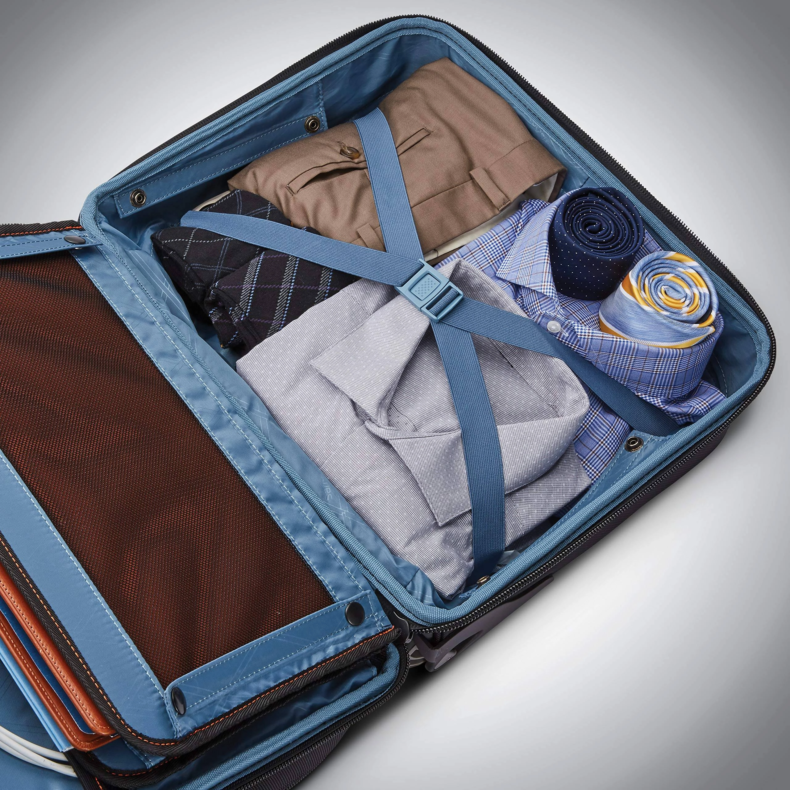 Samsonite PRO Upright Mobile Office