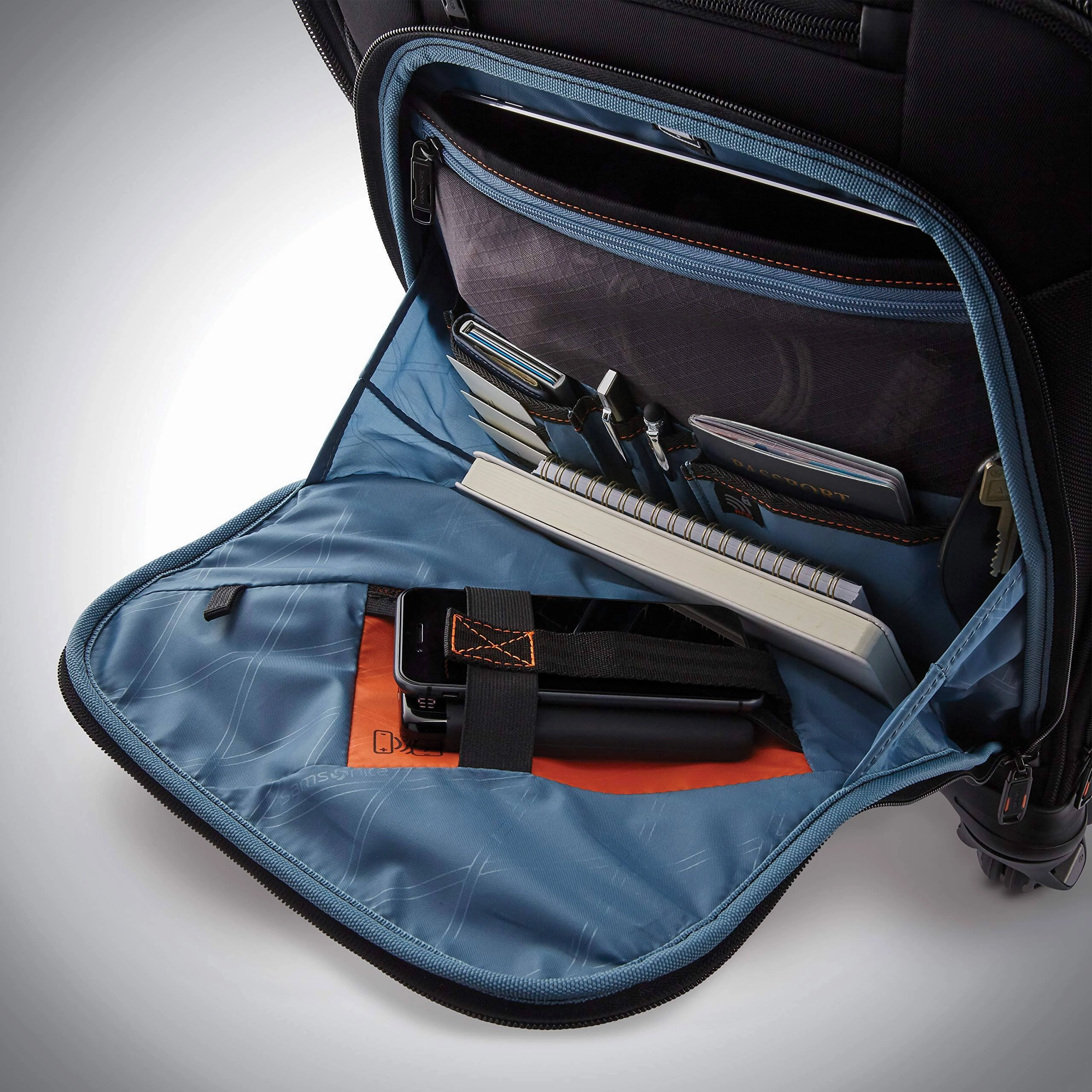 Samsonite PRO Vertical Spinner Mobile Office