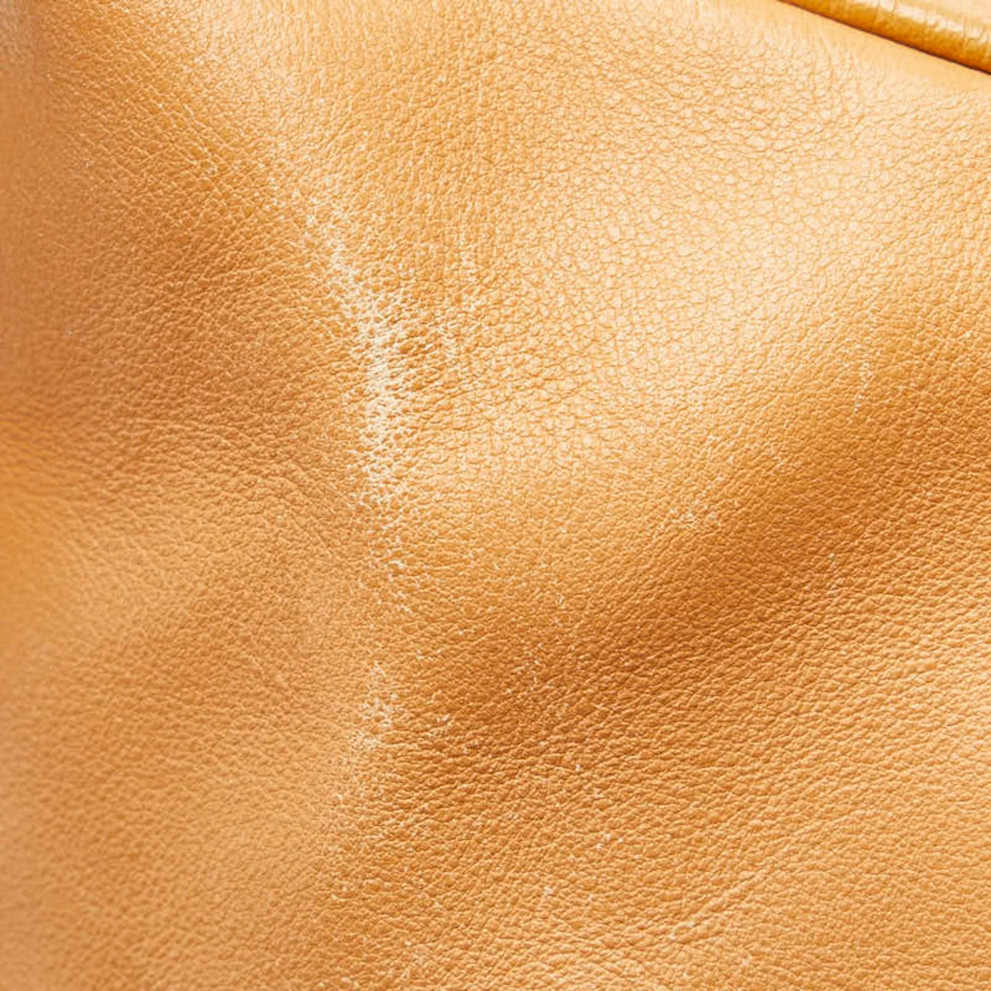Tod's  Leather Handbag Shoulder Bag (Pre-Owned)