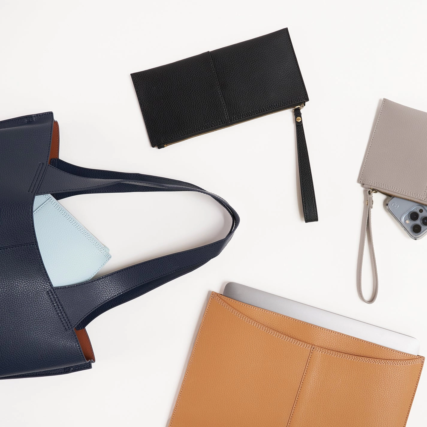 Vida Large Pouch in Micro Pebbled Leather - Morning Dove Grey
