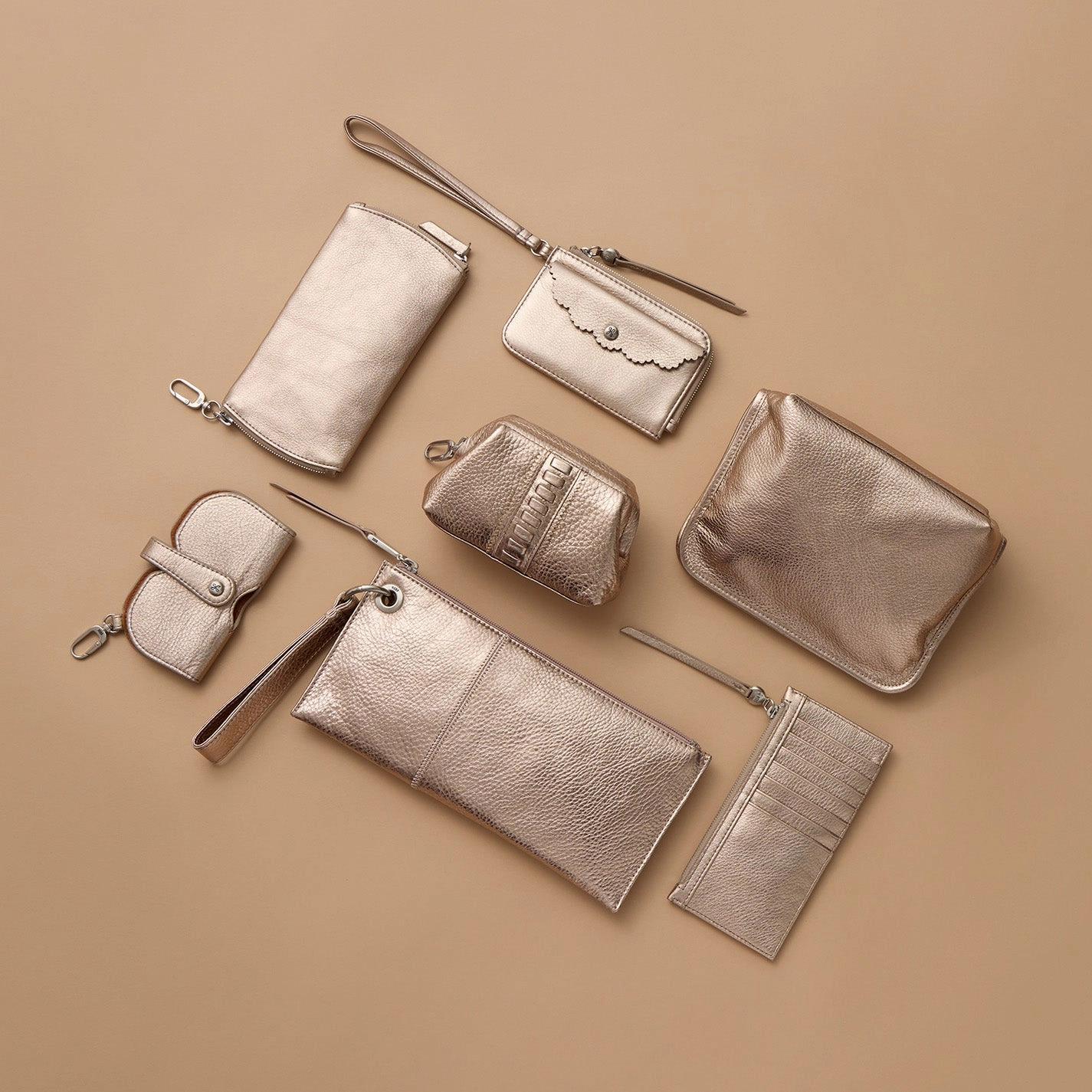 Vida Wristlet In Metallic Leather - Cameo Quartz
