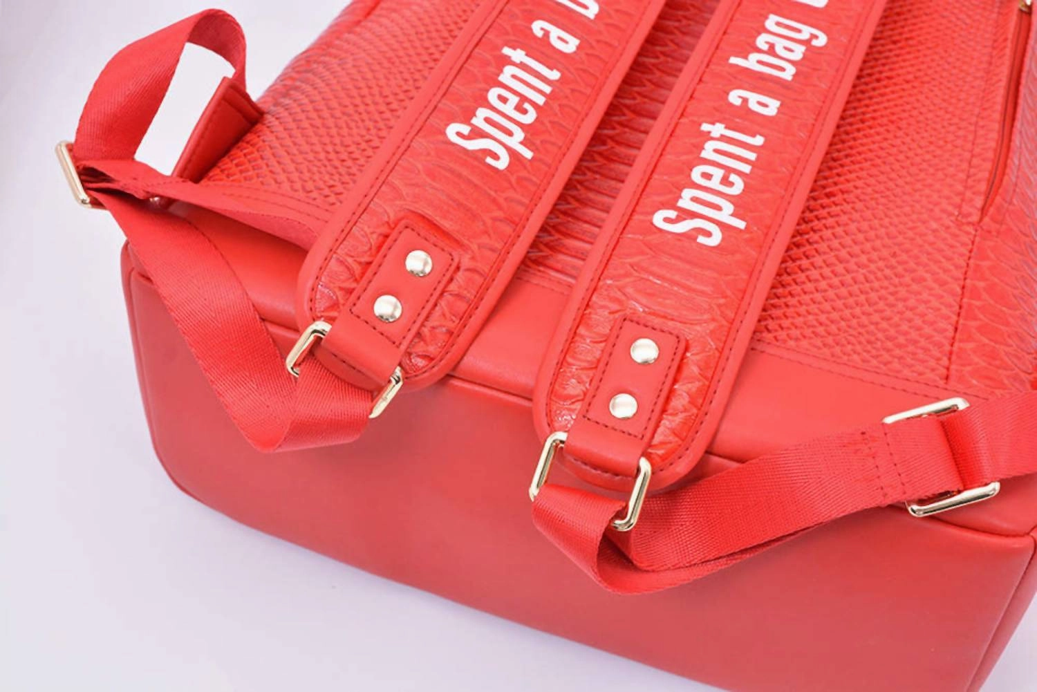Women's Travel Backpack Bag In Rojo