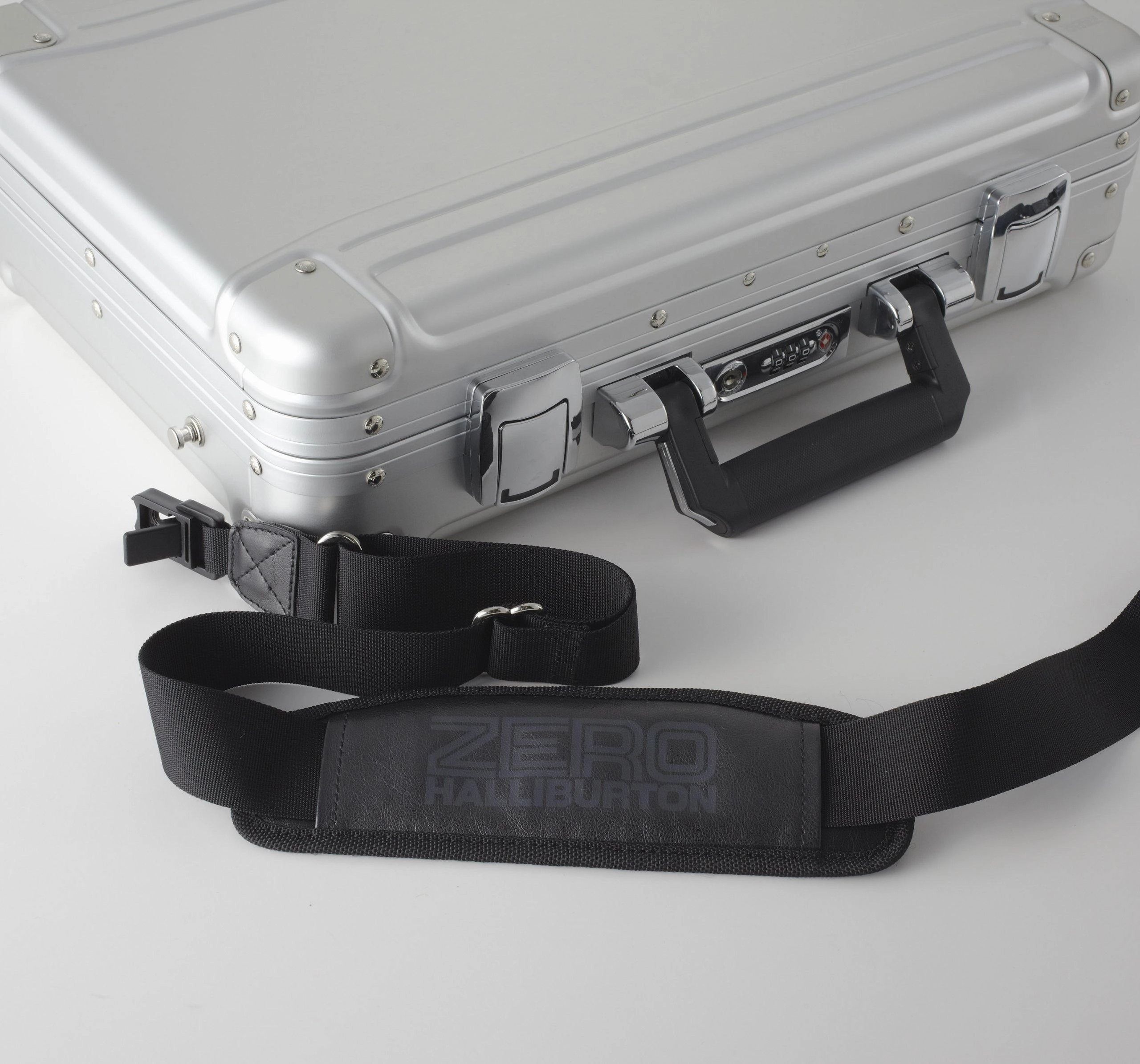 ZERO Halliburton Double Rib Small Geo Aluminum Attache