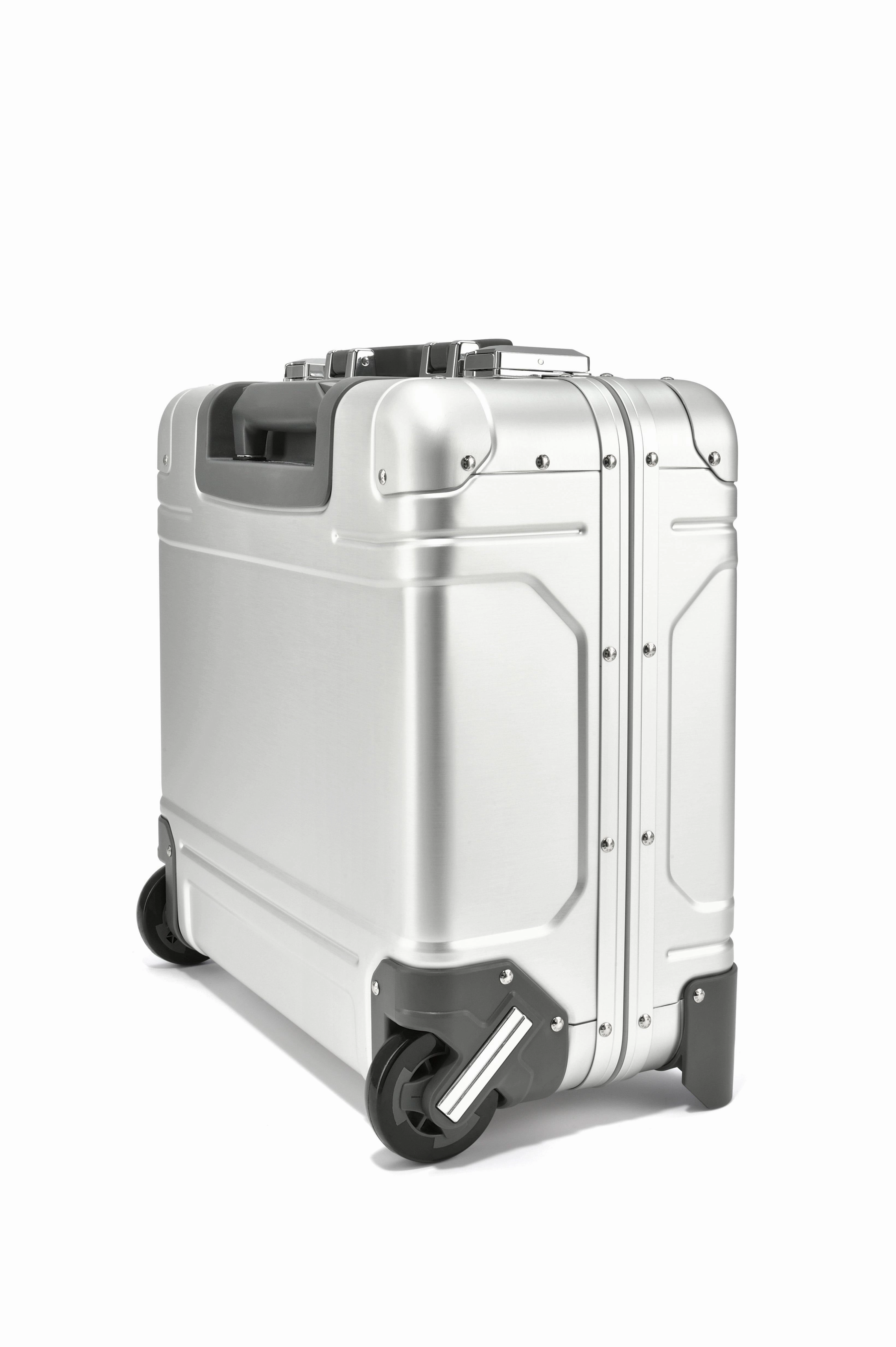 ZERO Halliburton GEO Aluminum 3.0 17" Wheeled Business Case