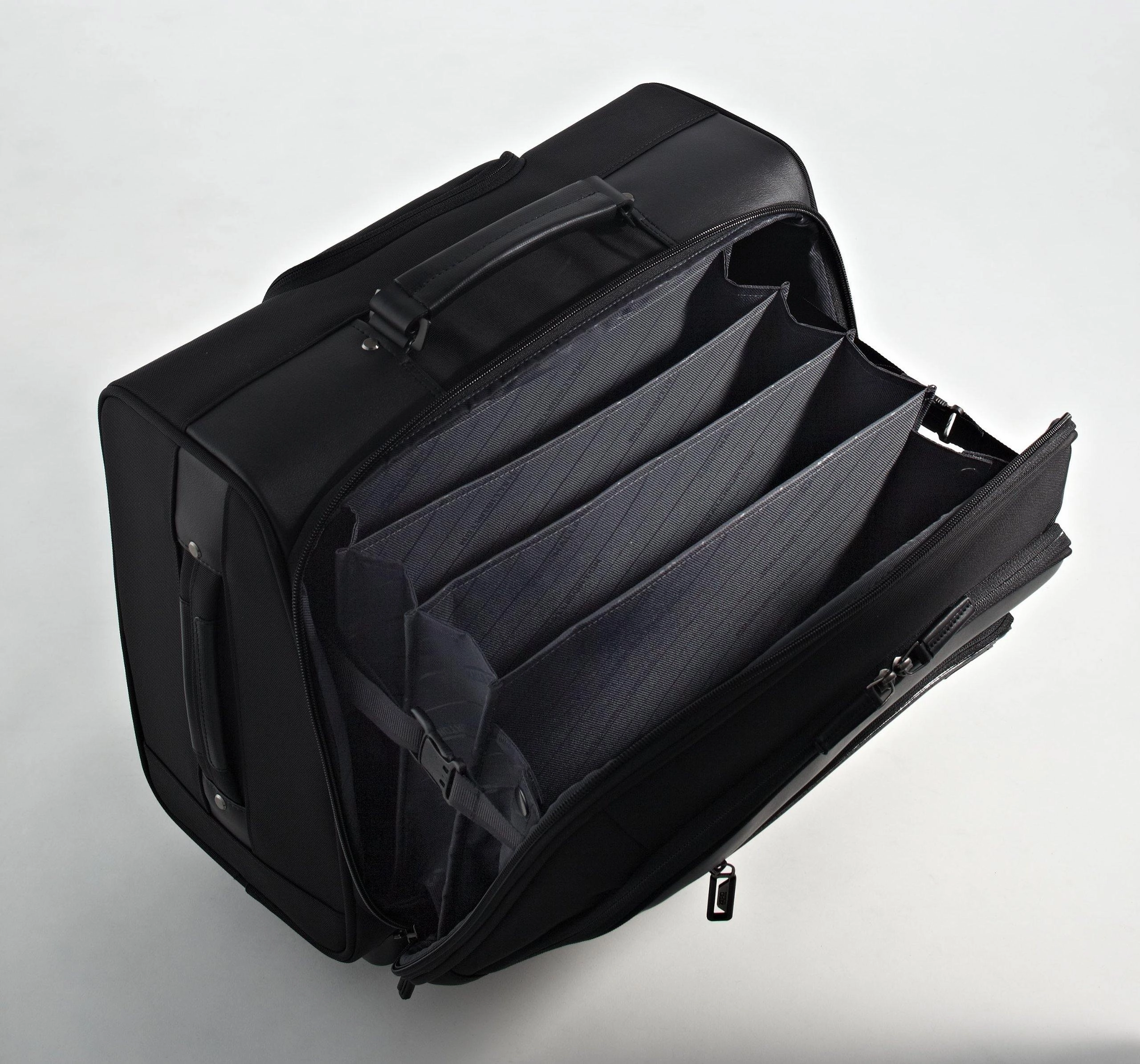 ZERO Halliburton Profile 17" Wheeled Business Case